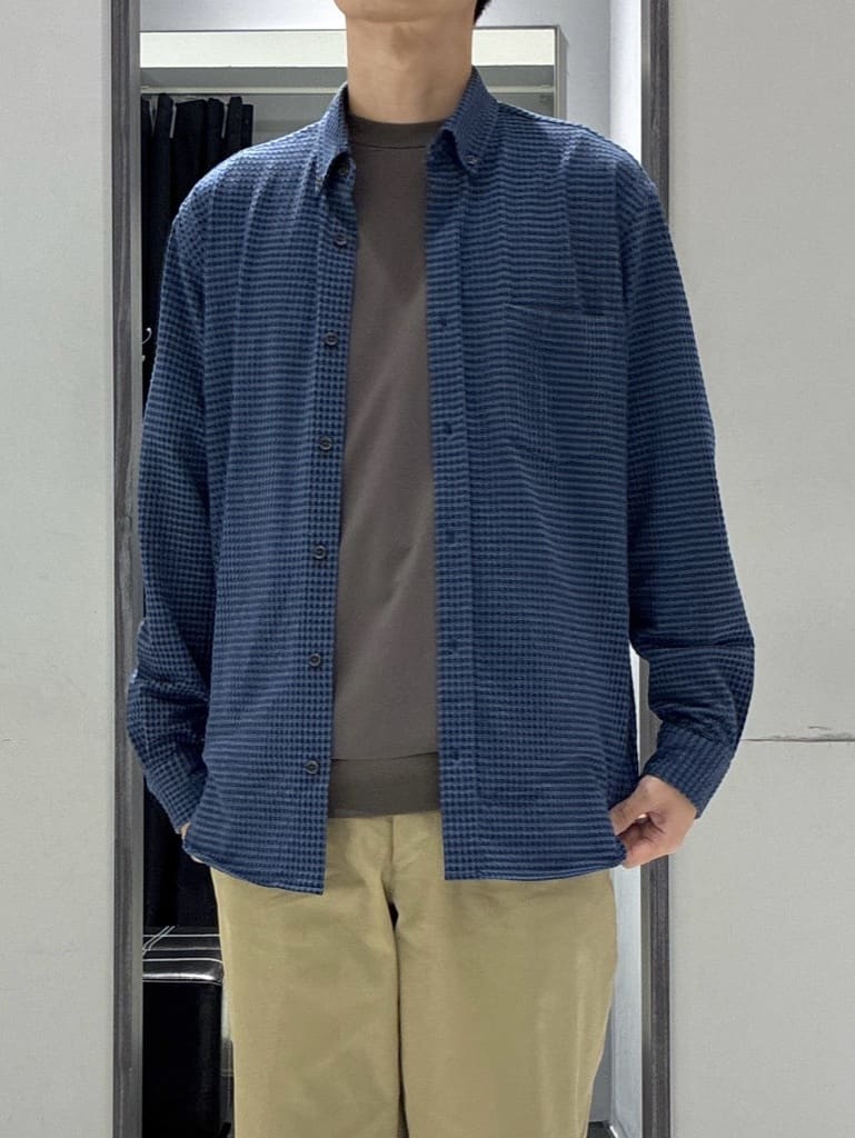 わいずみさんの「TAKEO KIKUCHI｜【抗菌防臭/シーズンレス】シアサッカーギンガムチェック ストレッチシャツ」を使ったコーディネート