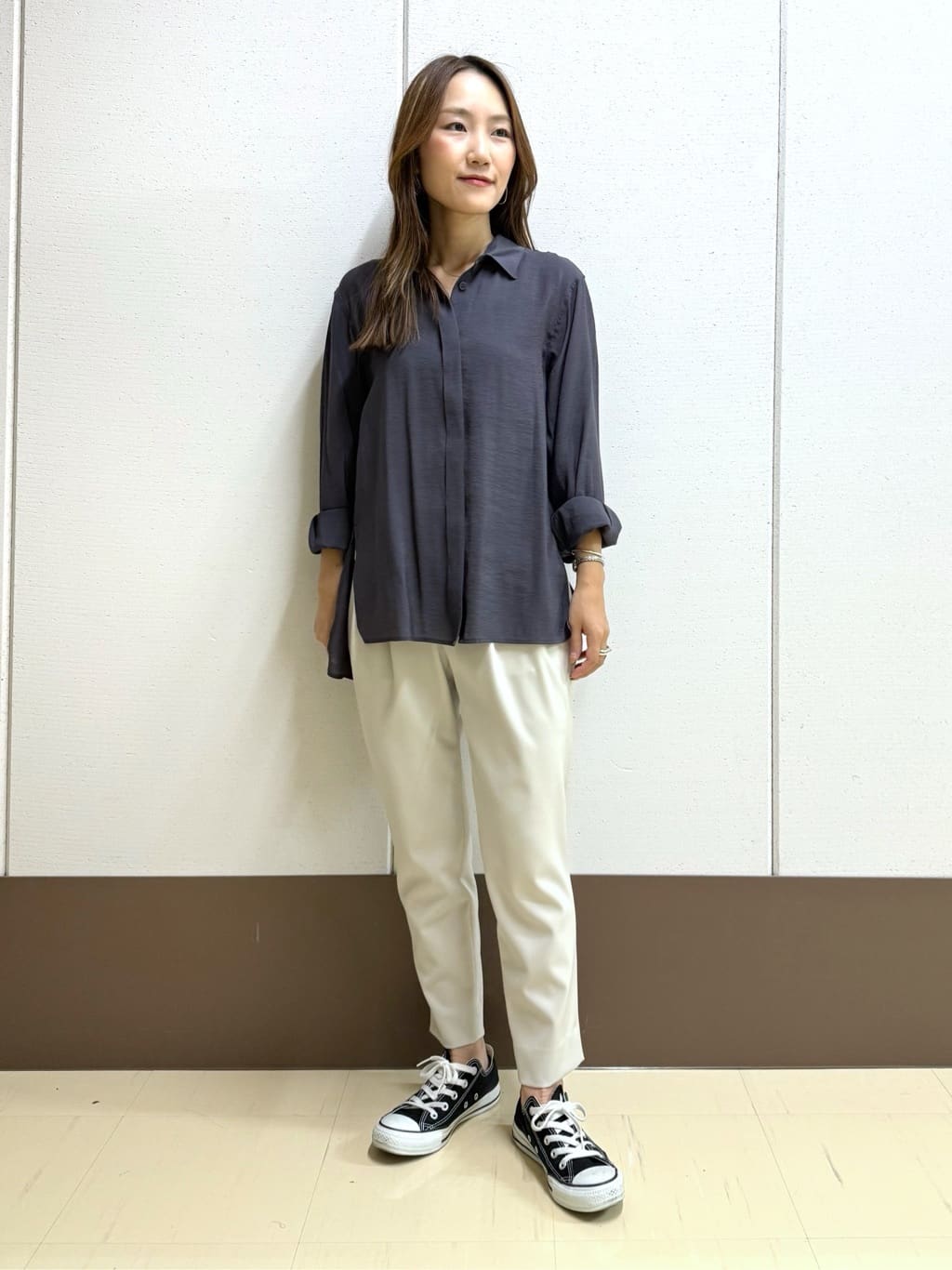 mamiさんの「INDIVI｜【体型カバー／清涼感】シアーオーバーシャツ」を使ったコーディネート
