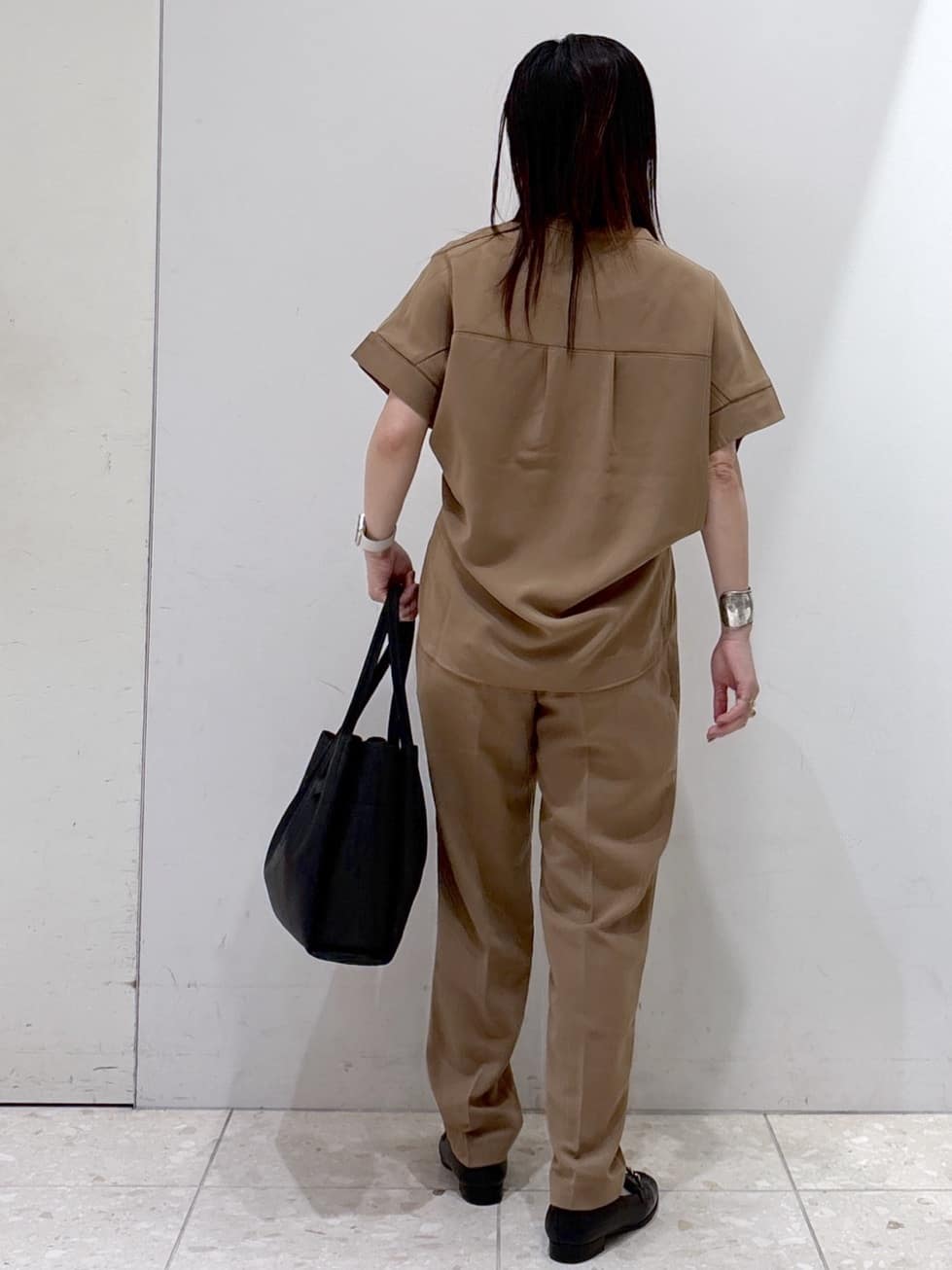 mameさんの「OPAQUE.CLIP｜《5色展開／SS-LLサイズ》スキッパー金ボタンブラウス／セットアップ対応【防シワ／ストレッチ／洗濯」を使ったコーディネート