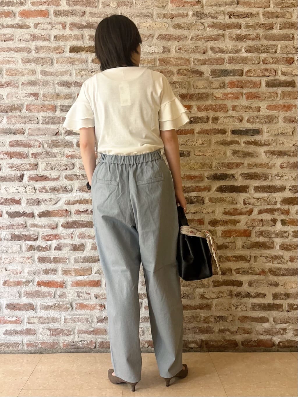 しばさんの「THE SHOP TK｜【汗染み防止】袖フリルTシャツ【UVカット/洗濯機OK】」を使ったコーディネート