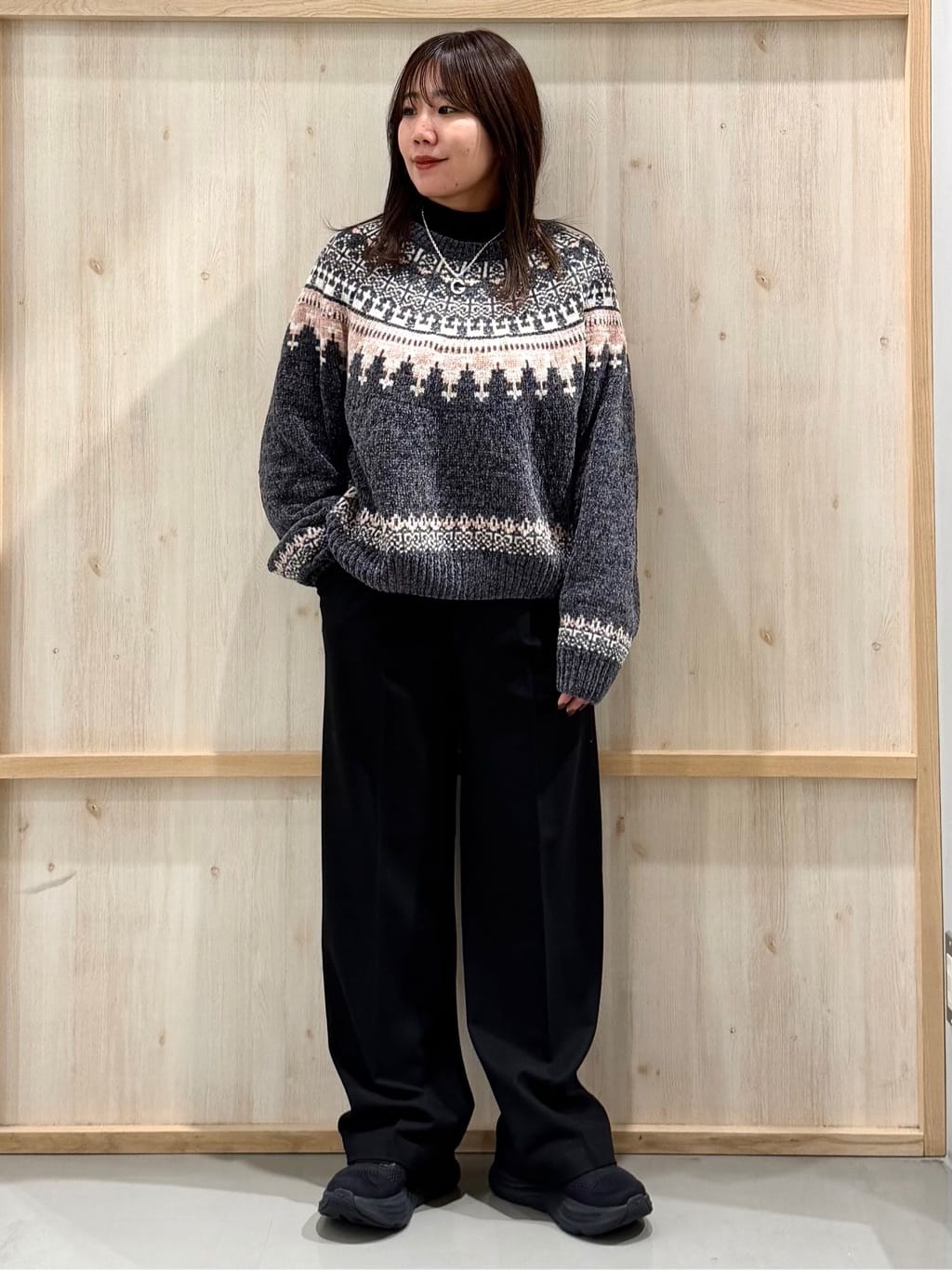 nanaさんの「THE SHOP TK｜上品さと少しの遊び心を モール求心柄ニット」を使ったコーディネート