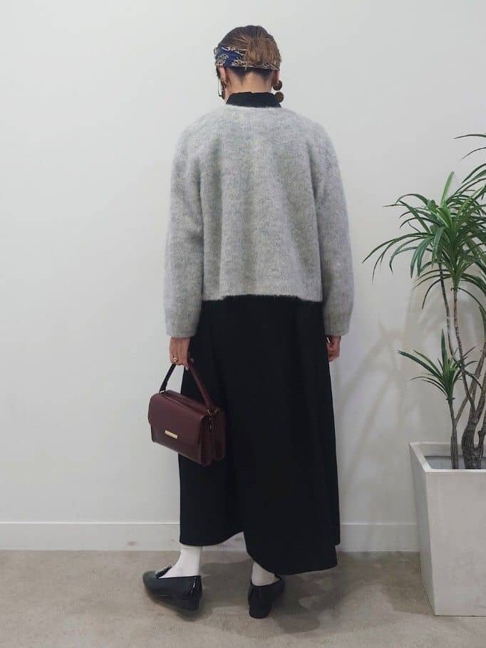 MUTSUKOさんの「UNTITLED｜【ジャケット風/メタルボタン】アルパカ混シャギーカーディガン」を使ったコーディネート
