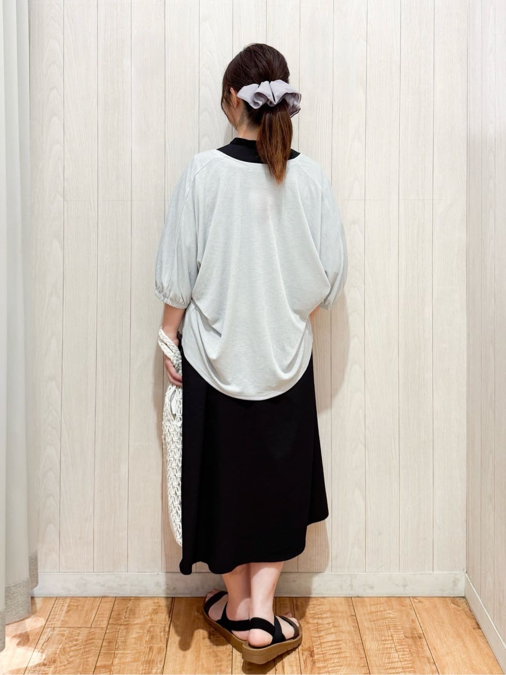 愛さんの「SHOO･LA･RUE｜【UV/さらさらタッチ】女性らしさ漂う 5分袖ボレロカーディガン」を使ったコーディネート
