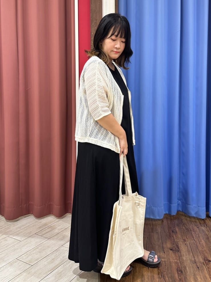 Meeさんの「SHOO･LA･RUE｜【S-LL/ひんやり】切替ラインですっきりと 1枚で着られるロングワンピース」を使ったコーディネート