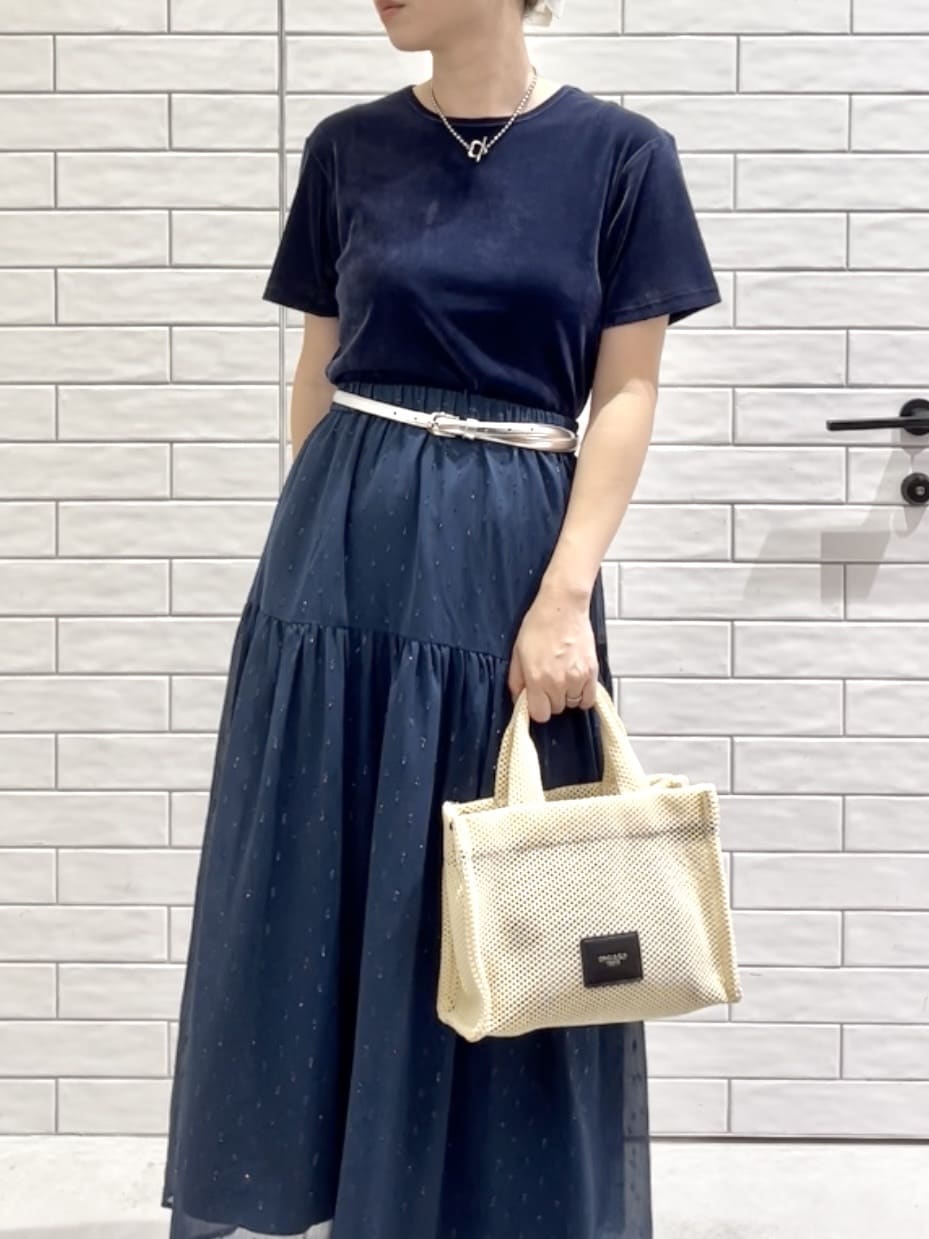 しおりさんの「OPAQUE.CLIP｜フロッキーチュールTシャツ【洗濯機洗い可】」を使ったコーディネート