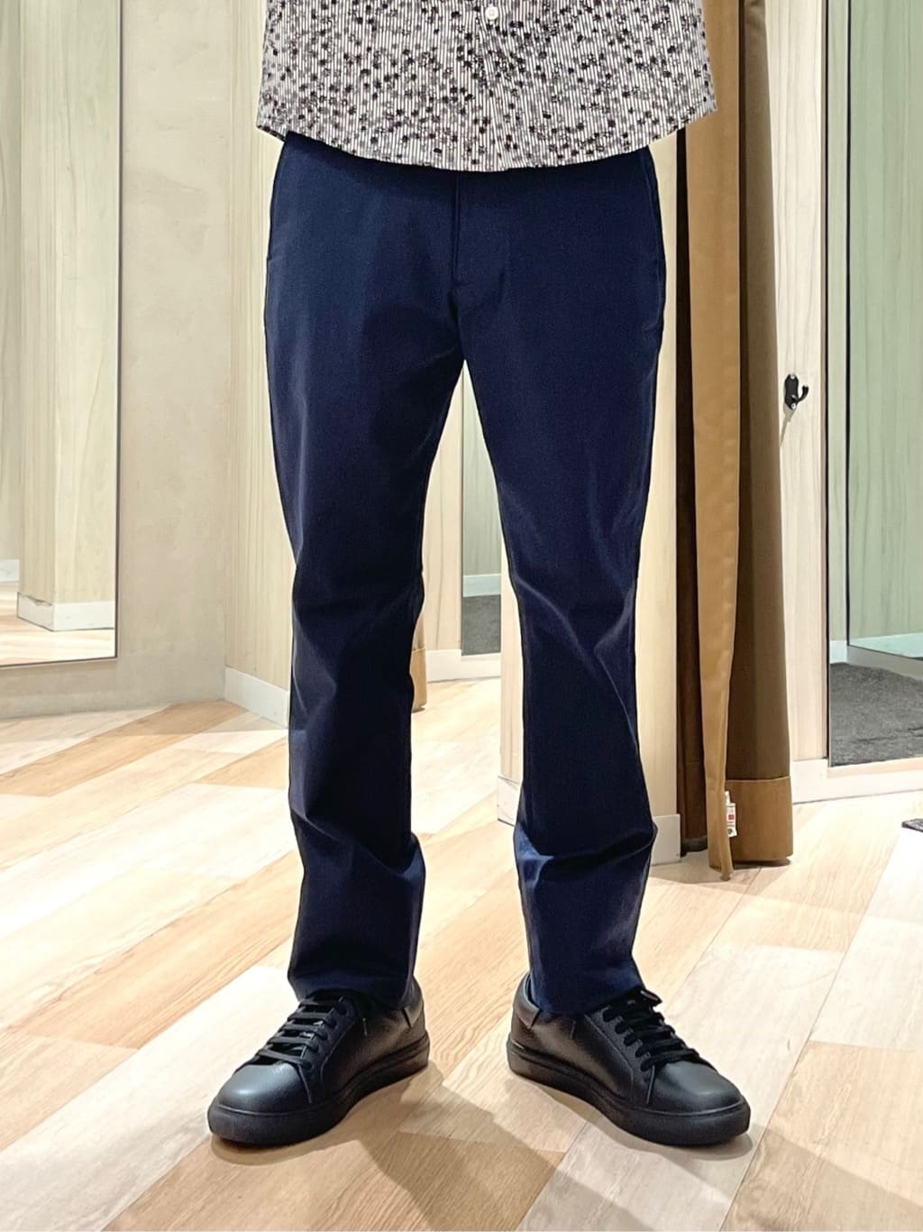 URAさんの「TAKEO KIKUCHI｜【Made in JAPAN】播州織 ヘリンボン ストレート パンツ」を使ったコーディネート
