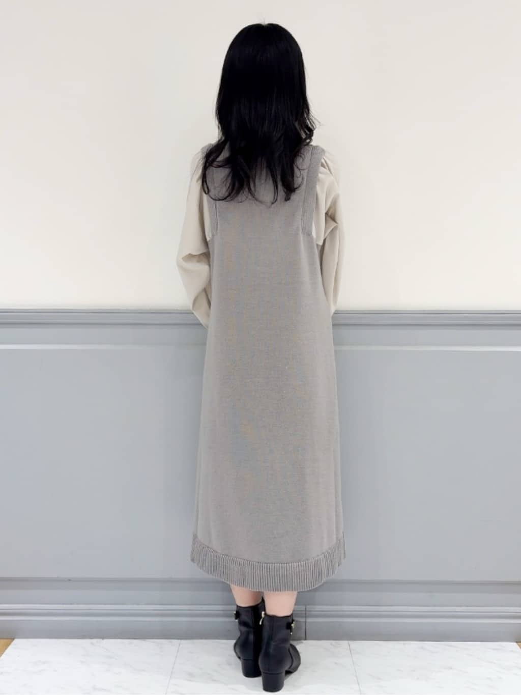 moeさんの「grove｜一枚で華やぐ、袖布帛ケーブルニットワンピース」を使ったコーディネート