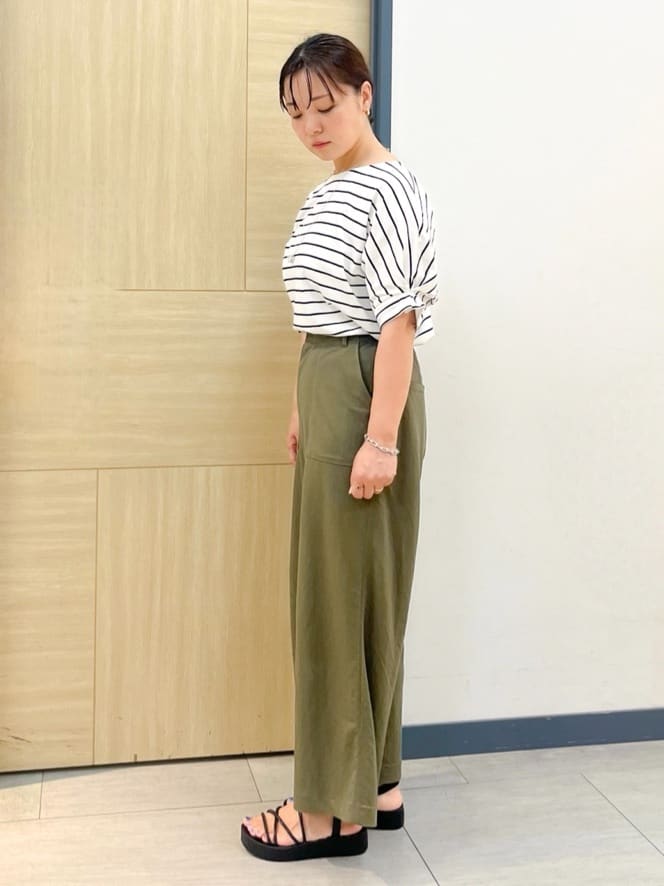 YOさんの「grove｜【接触冷感】見た目はきちんと、着心地はらくちん クロップドベイカーパンツ」を使ったコーディネート