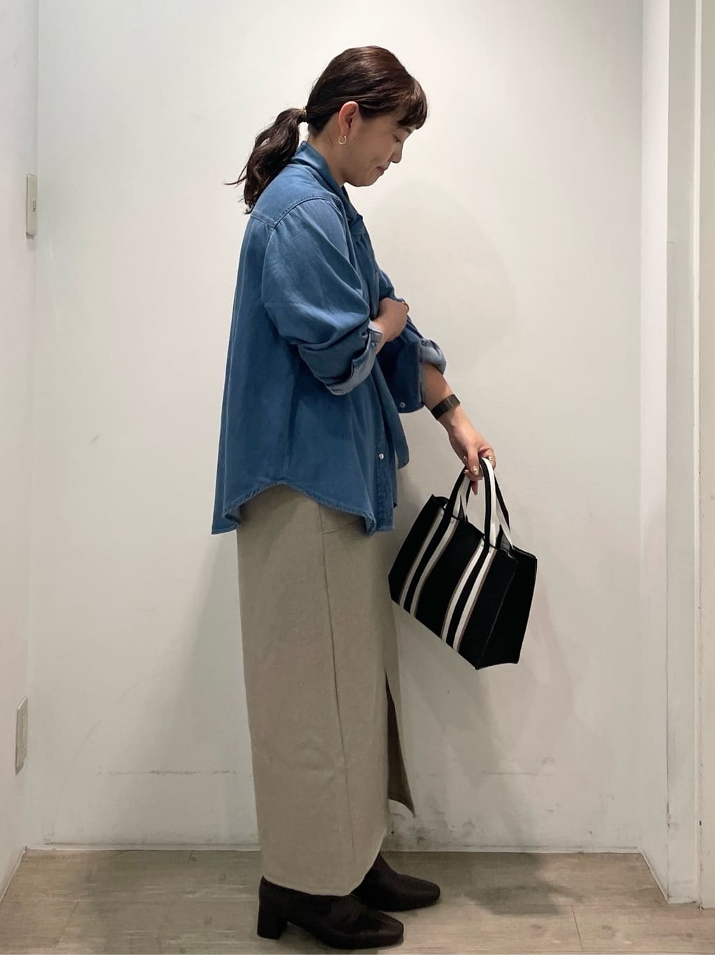 sumicaさんの「OPAQUE.CLIP｜ストレッチダブルポケットタイトスカート【洗える】」を使ったコーディネート