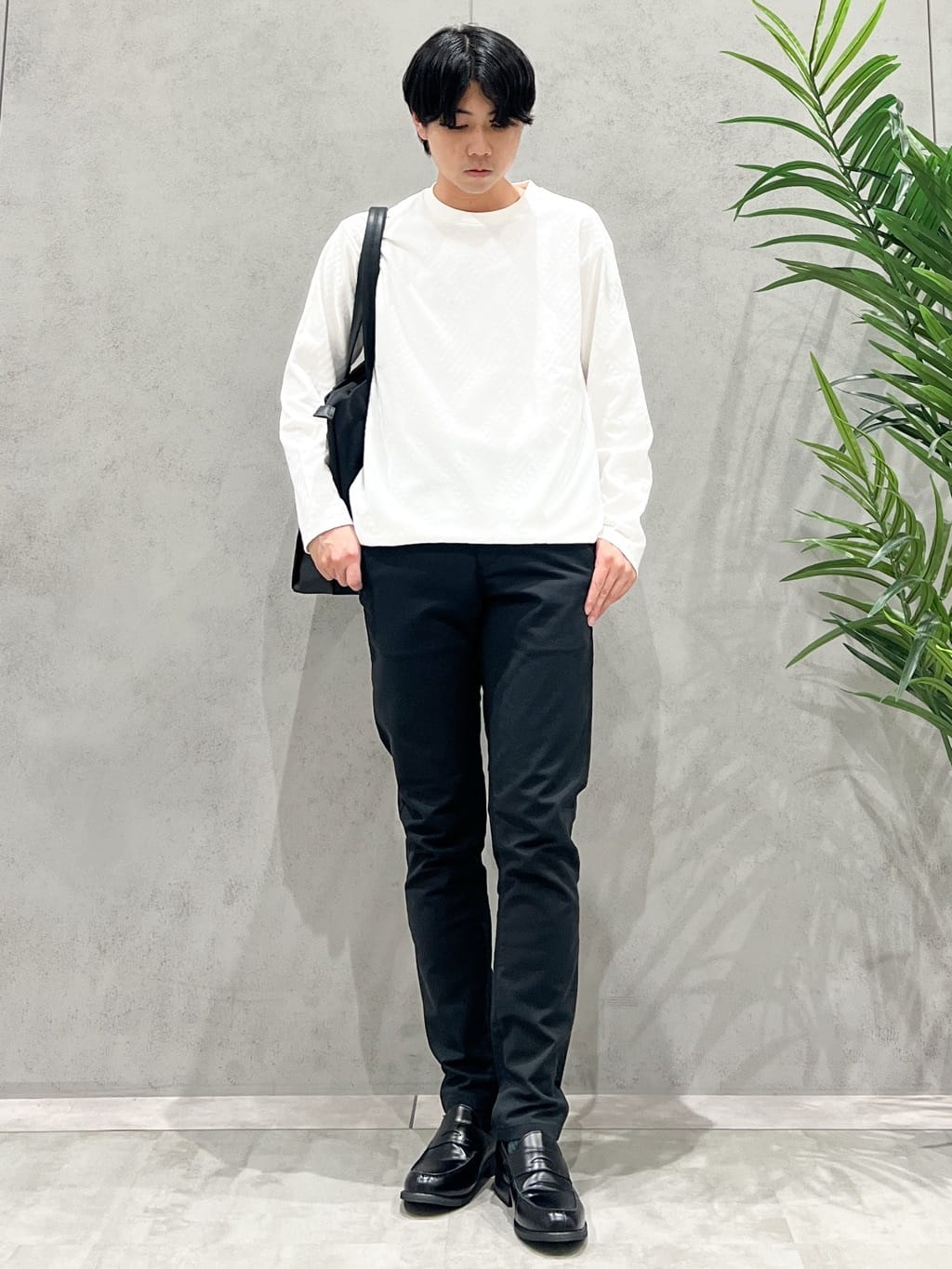 SHI-MAさんの「THE SHOP TK｜リンクスジャカード長袖Tシャツ【サスティナブル素材使用/洗濯機OK】」を使ったコーディネート