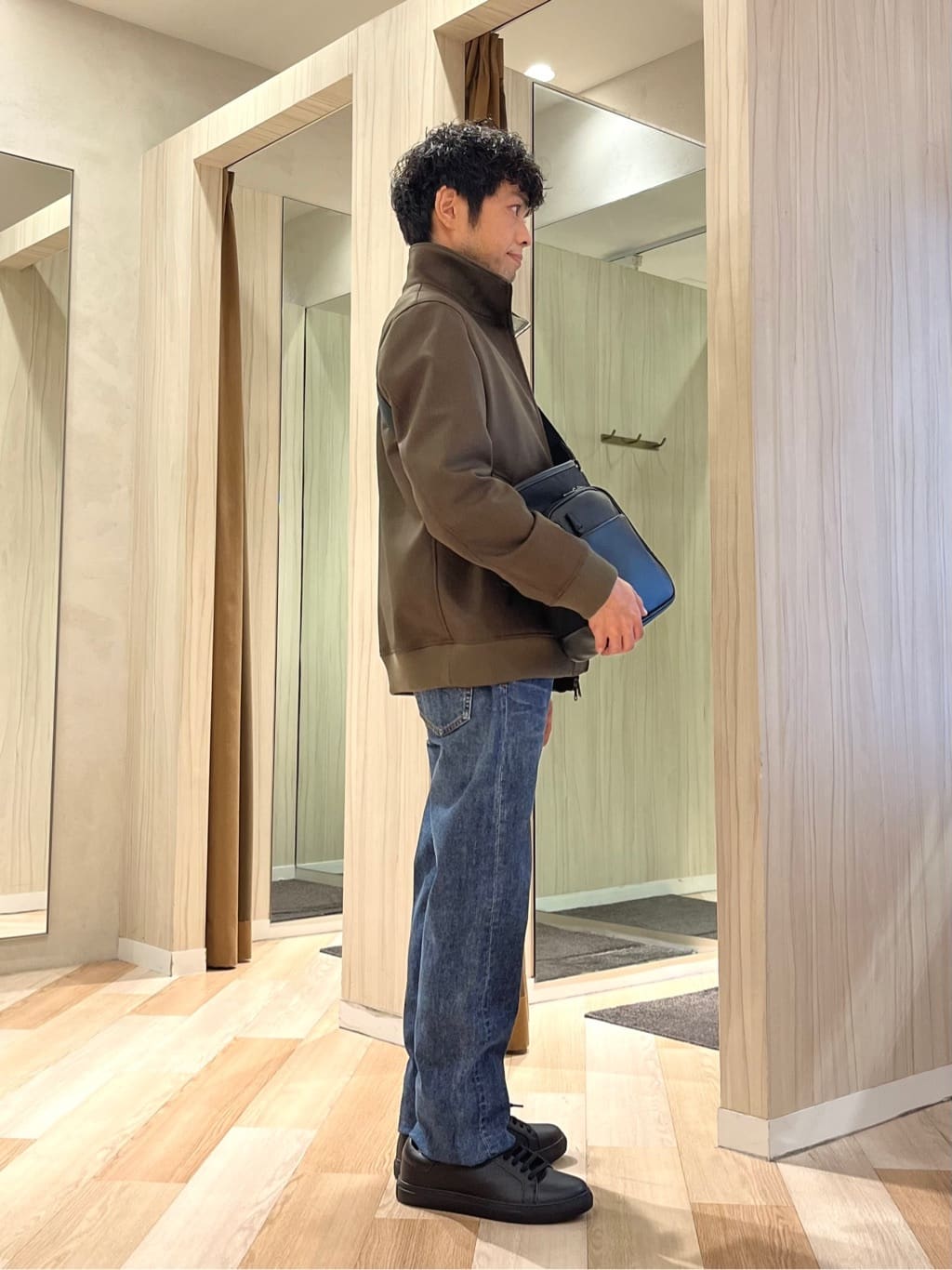 URAさんの「TAKEO KIKUCHI｜【JUST ONE LAYER】ダウンファブリック ジップアップ リブ ブルゾン」を使ったコーディネート