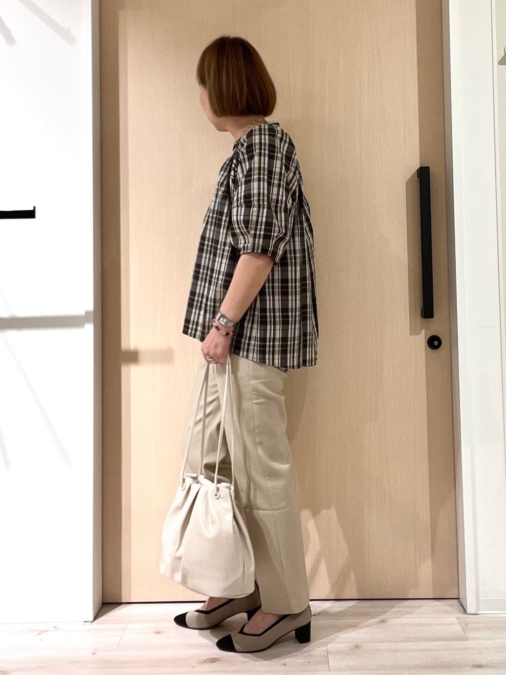 ぷくりんさんの「SHOO･LA･RUE｜【S-LL/洗濯後しわになりにくい】ランタンスリーブで女性らしく 5分袖スキッパーブラウス」を使ったコーディネート