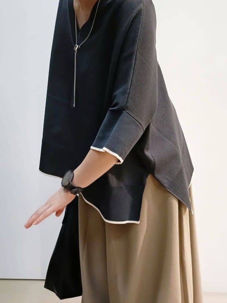 あんさんの「THE SHOP TK｜Vネックドルマンニット【毛玉になりにくい/洗濯機OK】」を使ったコーディネート