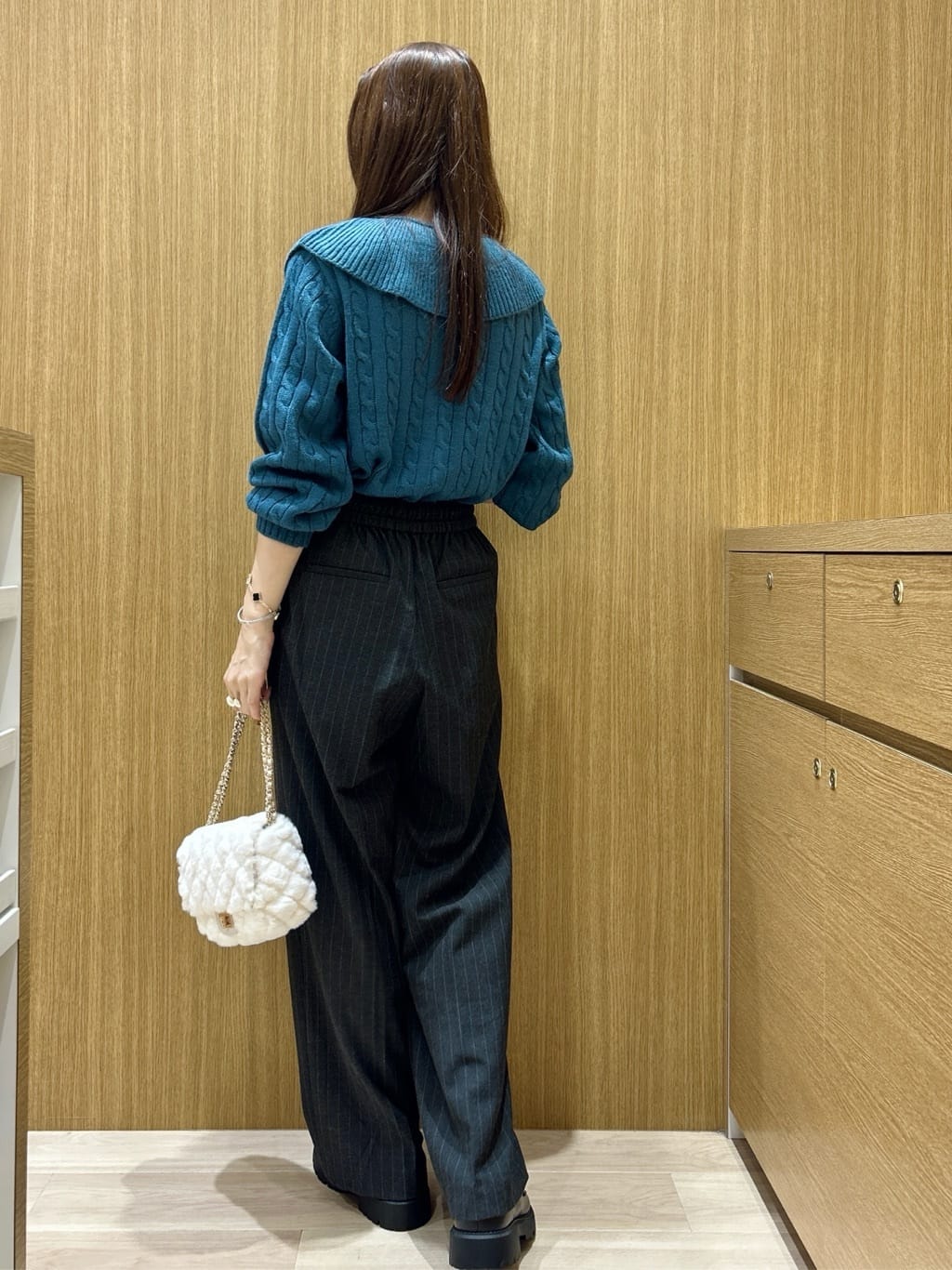 maiさんの「OPAQUE.CLIP｜ビック襟ケーブルニット【洗濯機OK／抗ピル】」を使ったコーディネート