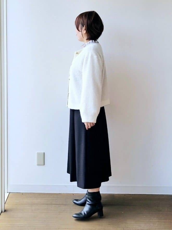 やじまさんの「UNTITLED｜【ジャケット風/メタルボタン】アルパカ混シャギーカーディガン」を使ったコーディネート