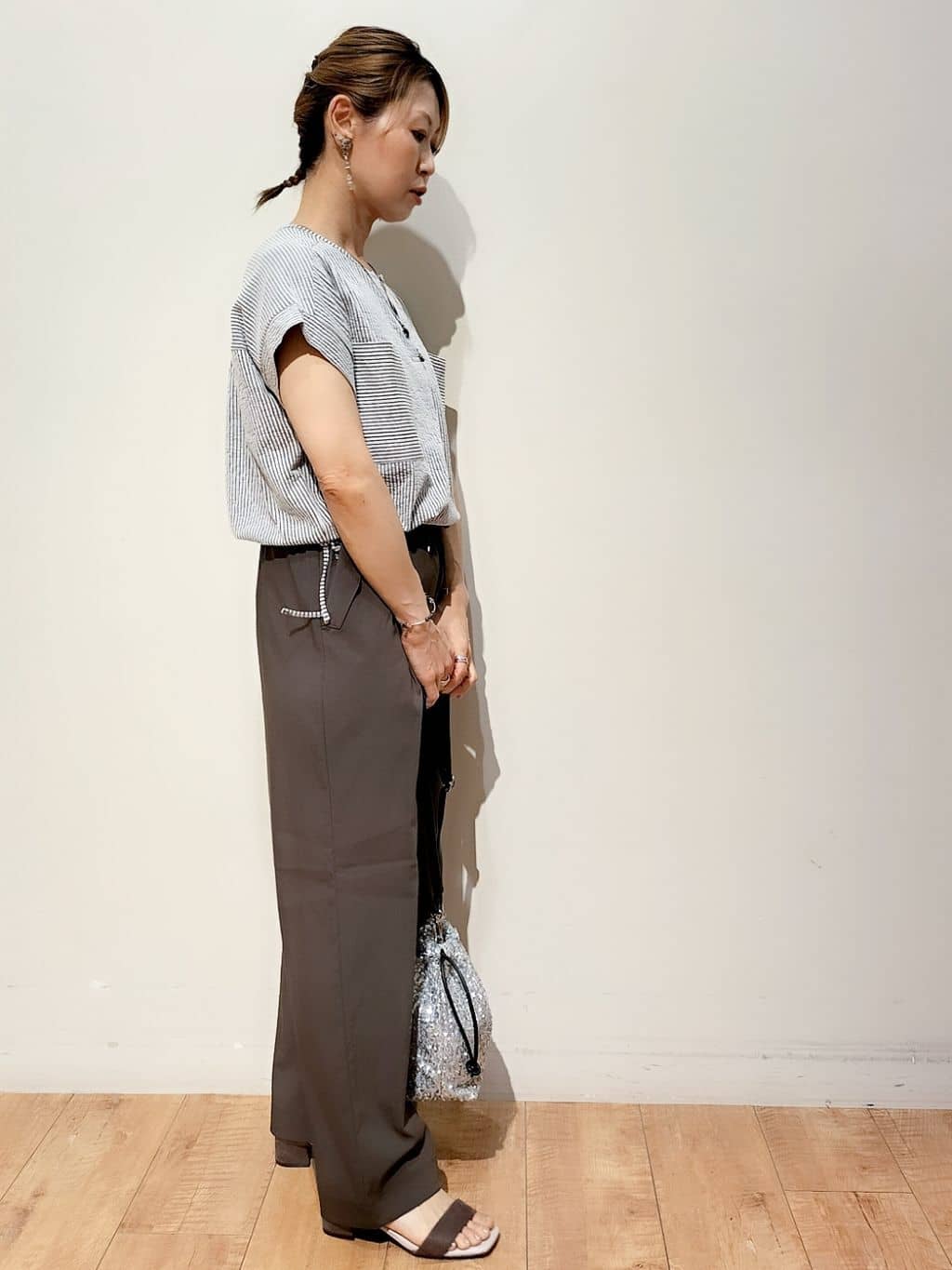YUKIさんの「SHOO･LA･RUE｜【洗える/S-LL】シルエット変化を楽しめる サッカーストライプ柄スキッパートップス」を使ったコーディネート