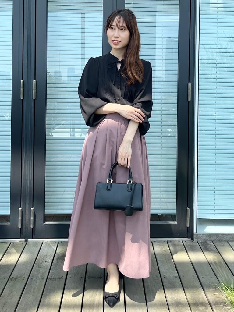 はばさんの「Couture brooch｜【大人可愛い・通勤】ピンタックレースブラウス」を使ったコーディネート