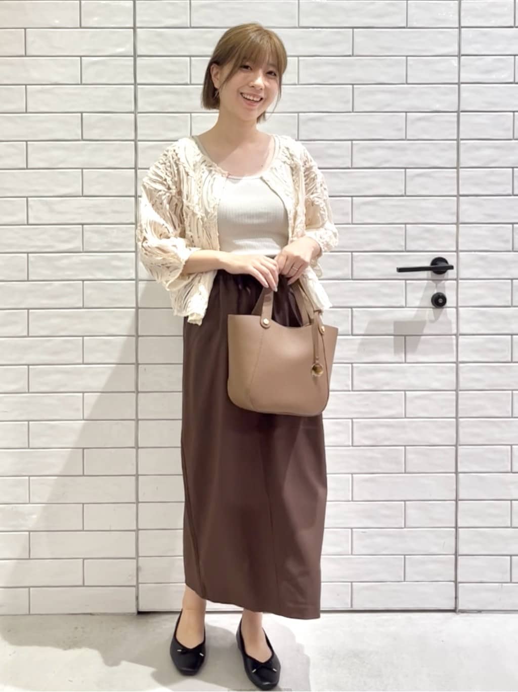 しおりさんの「OPAQUE.CLIP｜シアー刺繍レース前開きブラウス【洗濯機洗い可】」を使ったコーディネート