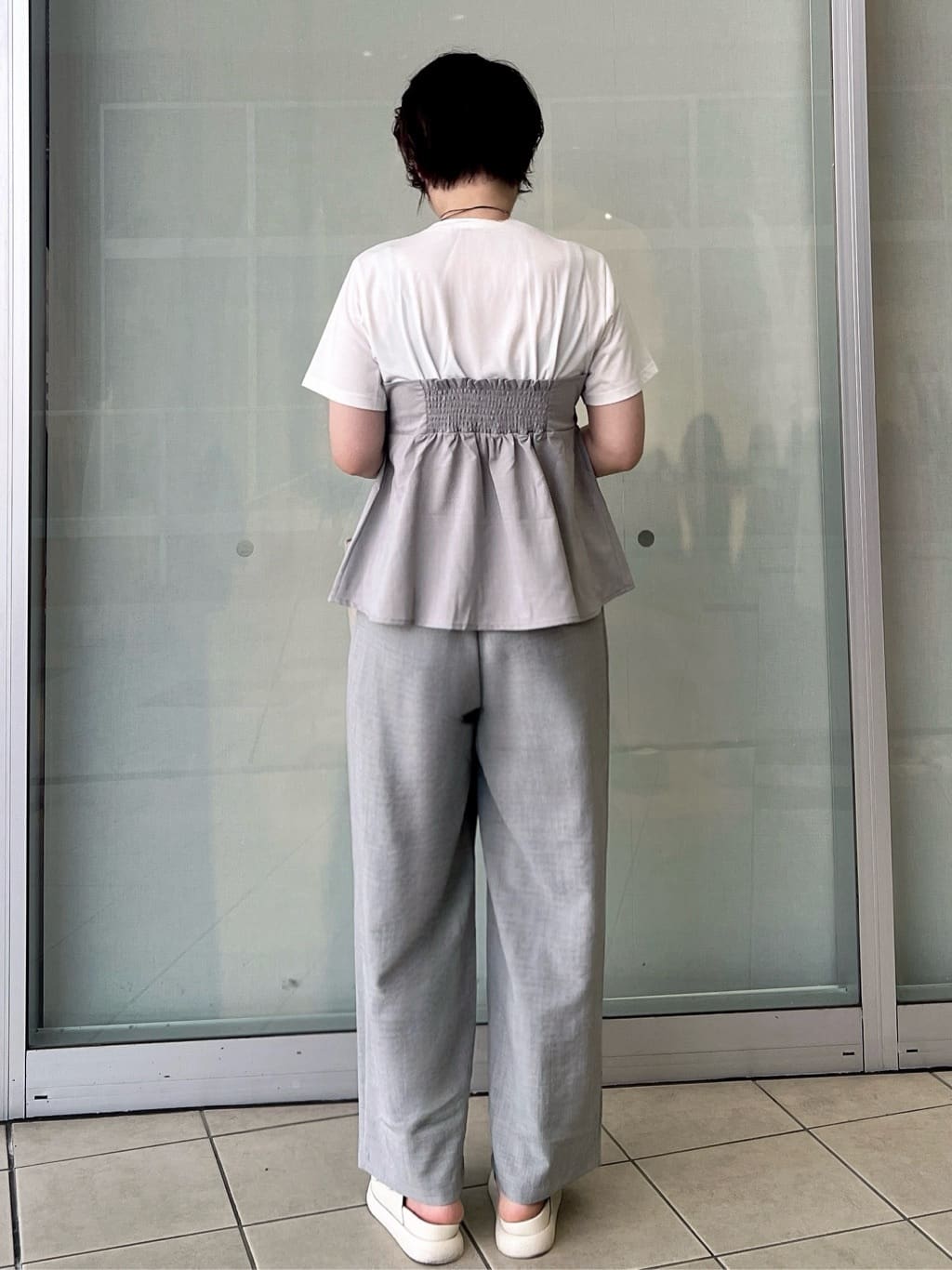 yo-koさんの「OPAQUE.CLIP｜タックビスチェドッキングカットソー【洗濯機洗い可】」を使ったコーディネート