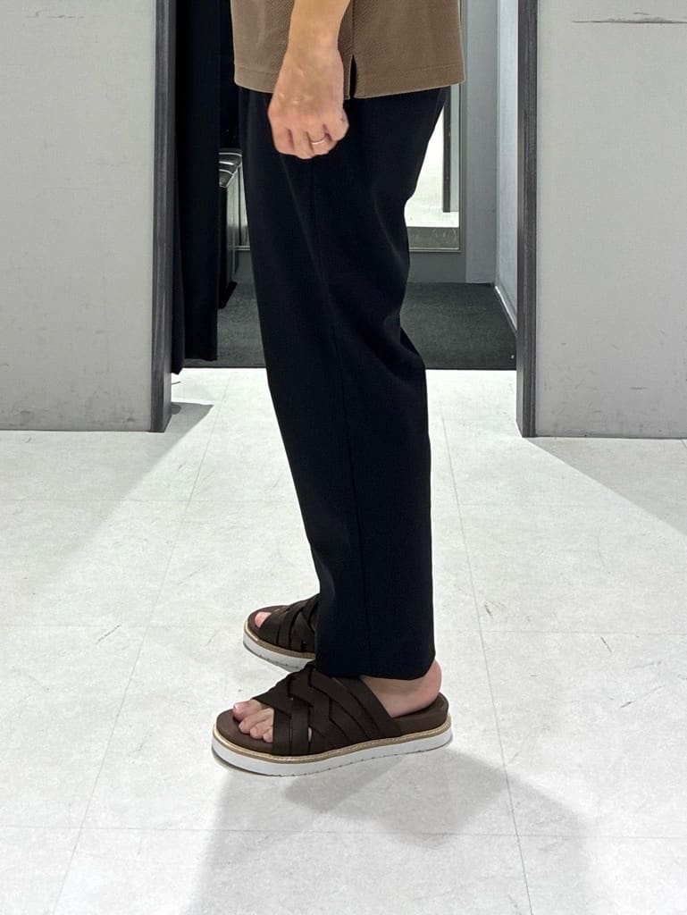 わいずみさんの「TAKEO KIKUCHI｜【COOL CITY WEAR】エアートール パンツ /接触冷感・通気性」を使ったコーディネート