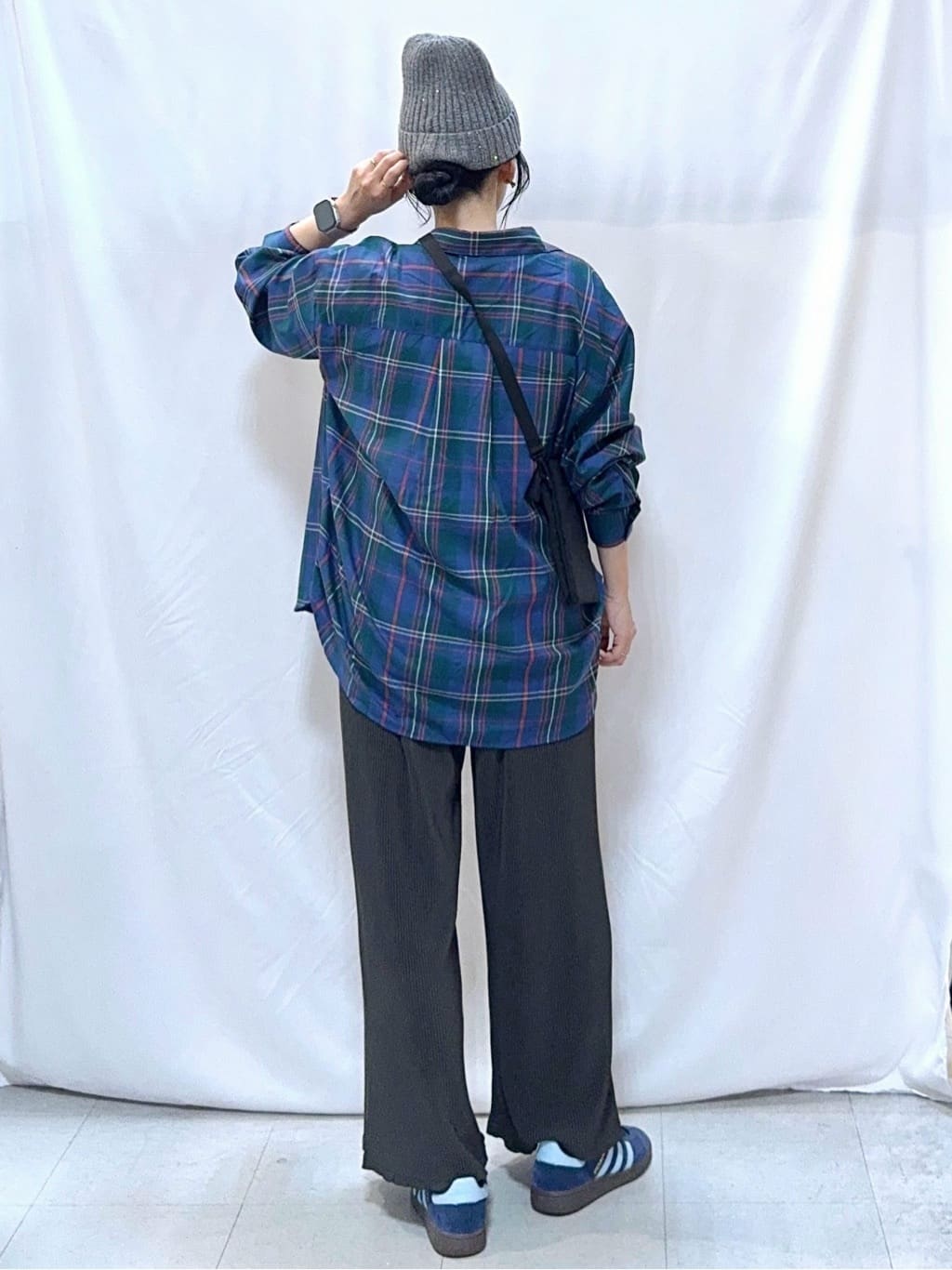𝐇𝐢𝐫𝐨𝐦𝐢さんの「SHOO･LA･RUE｜【洗濯機可/S-LL】程よい抜け感 大人のチェックシャツ」を使ったコーディネート