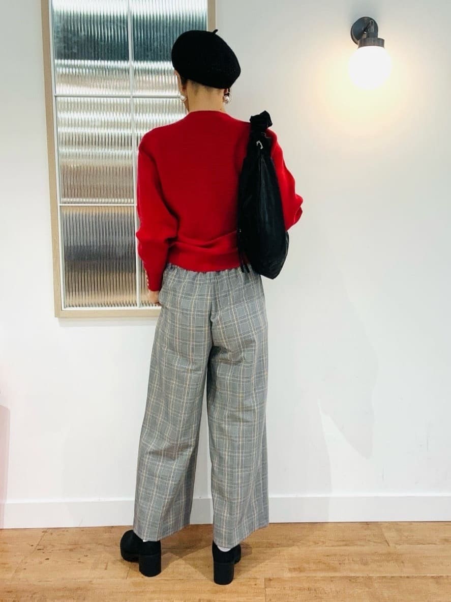 えまんさんの「SHOO･LA･RUE｜【洗濯機可/S-LL】すっきり上品きれい見え タックワイドパンツ」を使ったコーディネート