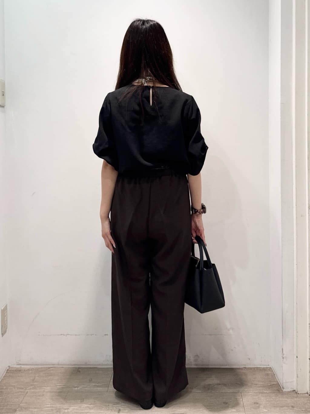 yuicciさんの「OPAQUE.CLIP｜ウエストサテン使いイージーワイドパンツ【洗濯機洗い可】」を使ったコーディネート