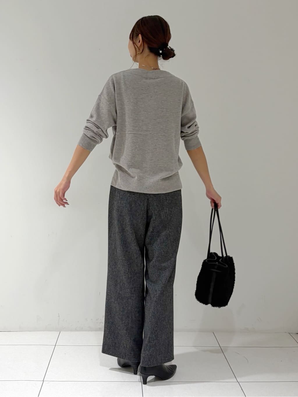 shioriさんの「INDIVI｜【洗える／カシミヤ混】ボトルネック ドルマンスリーブニット」を使ったコーディネート