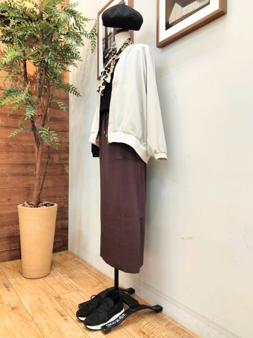 うっちーさんの「SHOO･LA･RUE｜【洗濯機可/S-LL】さっと羽織れる 軽量リブブルゾン」を使ったコーディネート