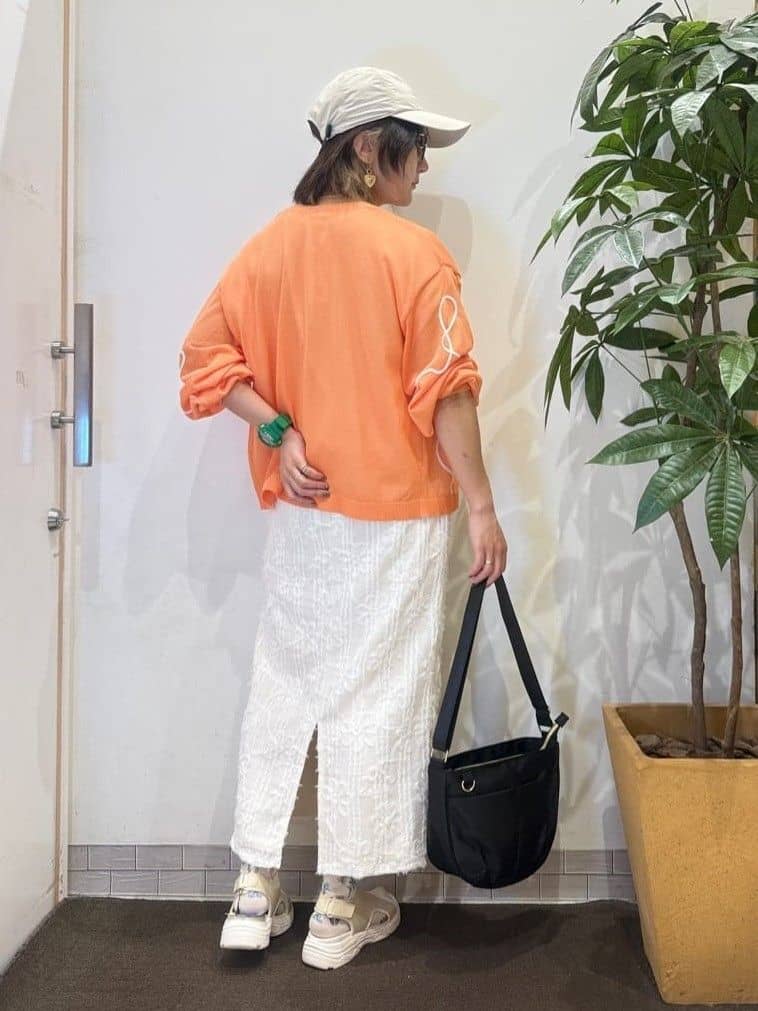 misakiさんの「SHOO･LA･RUE｜ニュアンスデザインがこなれ見え 刺繍デザイン シアーカーディガン」を使ったコーディネート
