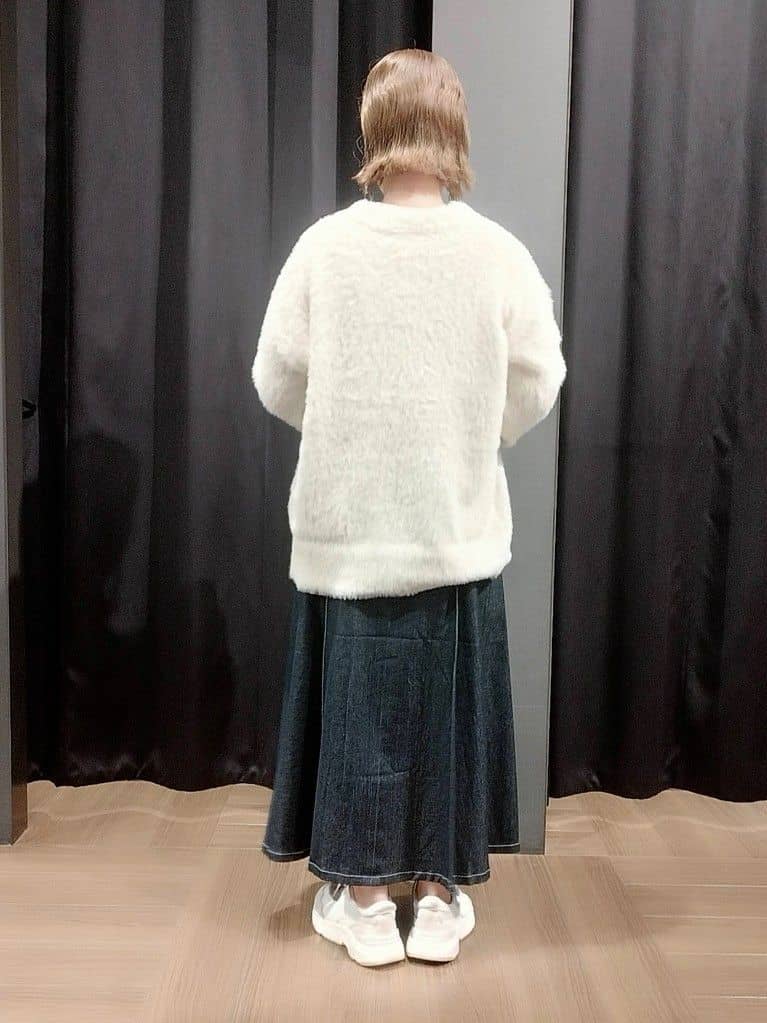 naoさんの「THE SHOP TK｜シーズンレスで使える デニムタックスカート/洗える」を使ったコーディネート