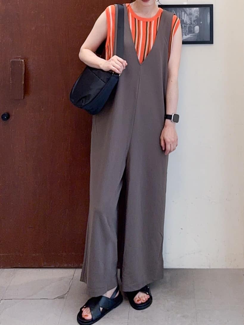 𝐇𝐢𝐫𝐨𝐦𝐢さんの「SHOO･LA･RUE｜【前後2WAY/洗える】さらっと着られるサロペット」を使ったコーディネート