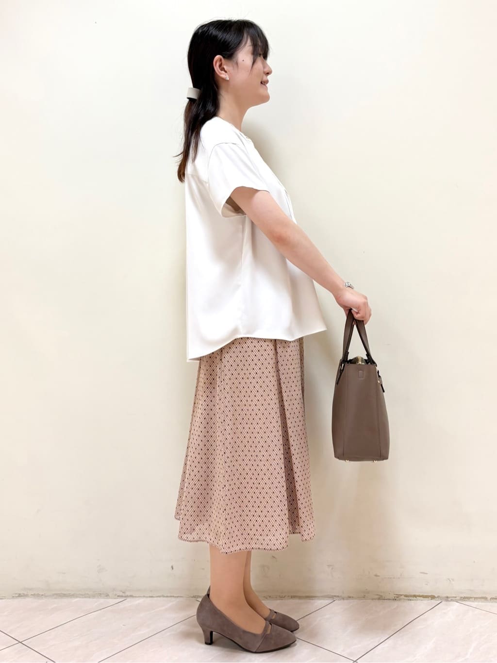 mikiさんの「Reflect｜【インナーに◎／すっきり見え！長め丈】タックデティールブラウス」を使ったコーディネート
