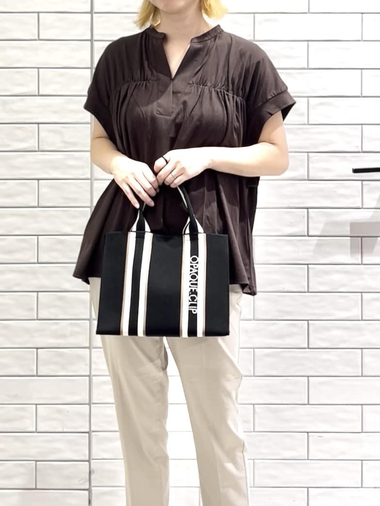 しおりさんの「OPAQUE.CLIP｜《S-LLサイズ》ハイストレッチスティックパンツ【洗濯機洗い可／接触冷感】」を使ったコーディネート