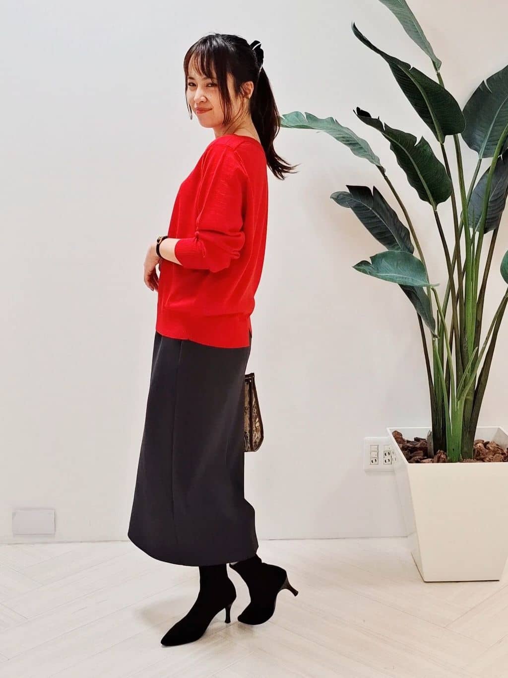 YuKaRiさんの「UNTITLED｜【アンサンブル可/洗える】シルクウールカシミヤ ドルマンスリーブニット」を使ったコーディネート