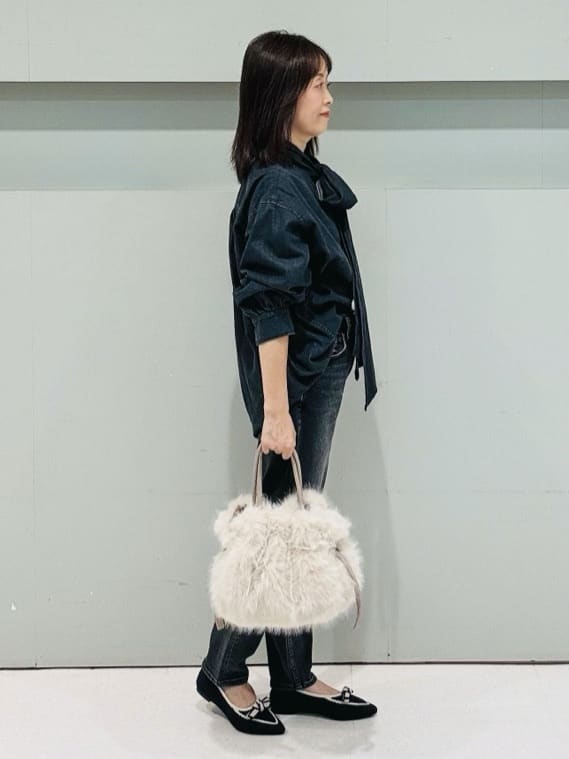 makiさんの「UNTITLED｜【定番人気！】2Wayドロストフェイクファートート」を使ったコーディネート