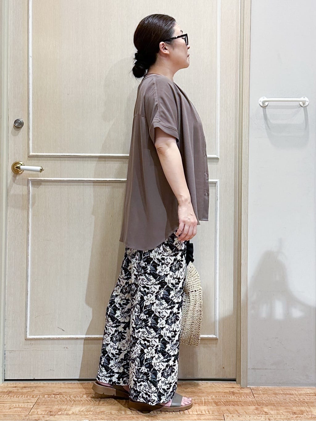 umeさんの「SHOO･LA･RUE｜【洗える/プチプラ】大人の抜け感をプラスする バンドカラーシャツ」を使ったコーディネート