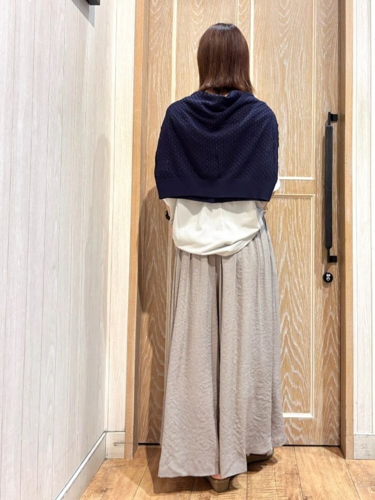 meiさんの「SHOO･LA･RUE｜【ひんやり/UV】高気温でも快適に インせず決まるドルマントップス」を使ったコーディネート