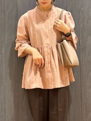 meiさんの「SHOO･LA･RUE｜【S-LL】大人フェミニン ペプラム風フリルブラウス」を使ったコーディネート