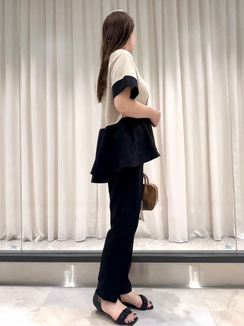 maiさんの「OPAQUE.CLIP｜配色フハクドッキングペプラムトップス【洗濯機洗い可／抗ピル】」を使ったコーディネート