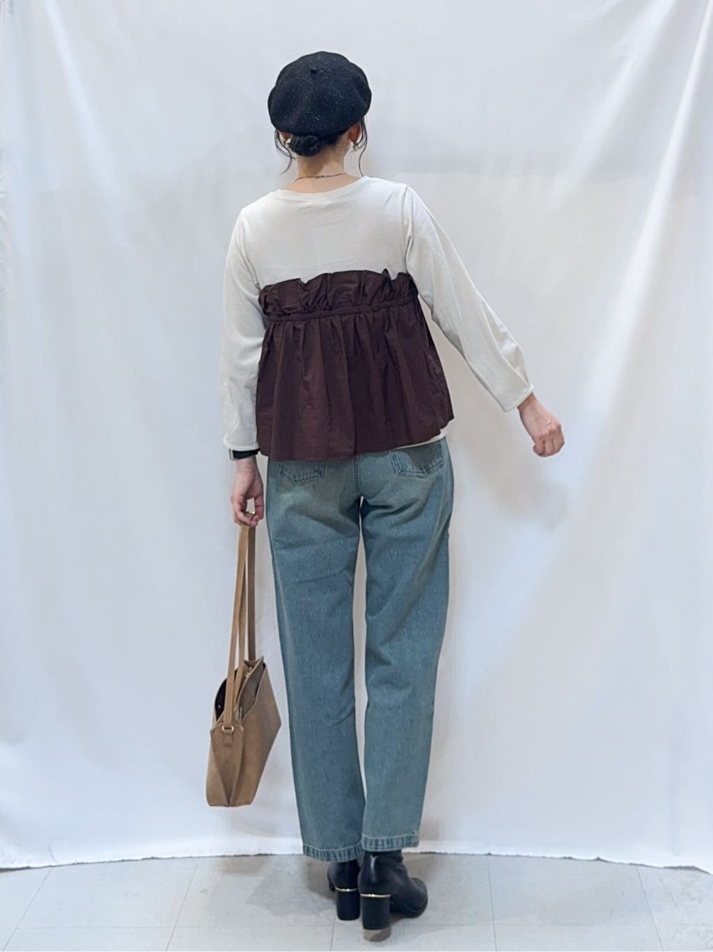 𝐇𝐢𝐫𝐨𝐦𝐢さんの「SHOO･LA･RUE｜【洗濯機可/S-LL】1枚で華やか フリルドッキングトップス」を使ったコーディネート