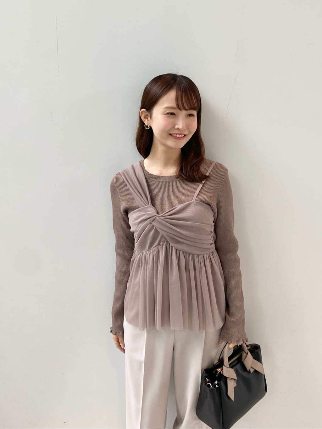 みさかさんの「index｜ラメピンストライプイージーテーパードパンツ【洗濯機洗い可／ストレッチ】」を使ったコーディネート