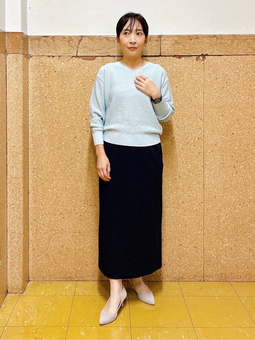 hattoriさんの「INDIVI｜【ウール混ラメ素材】Vネック煌めきニット」を使ったコーディネート