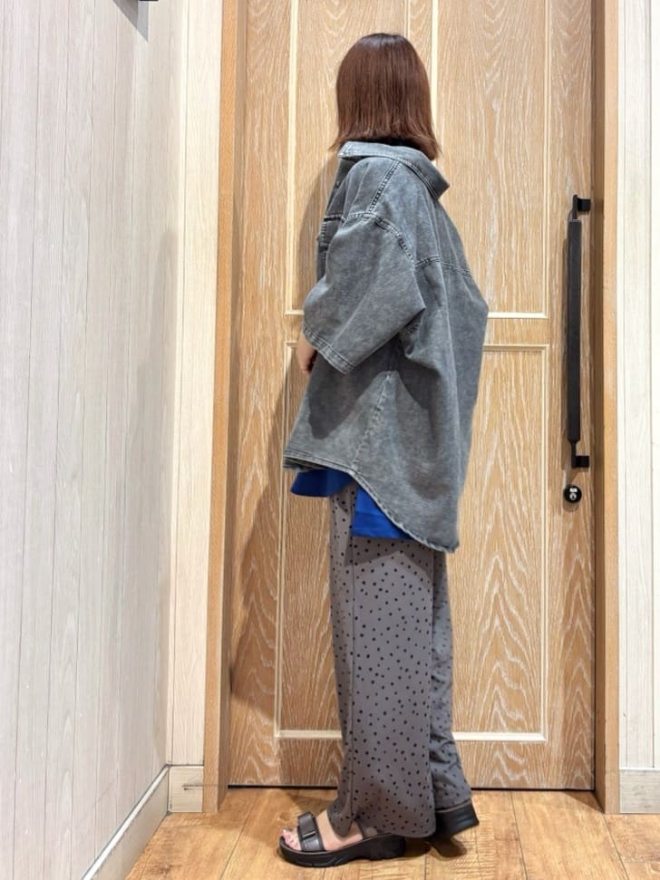 meiさんの「SHOO･LA･RUE｜【ひんやり/選べる2柄】大人のリラックスコーデに プリント柄パンツ」を使ったコーディネート
