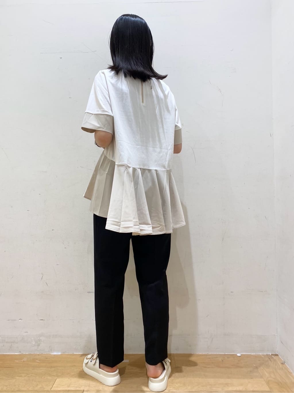 みなみさんの「OPAQUE.CLIP｜配色フハクドッキングペプラムトップス【洗濯機洗い可／抗ピル】」を使ったコーディネート