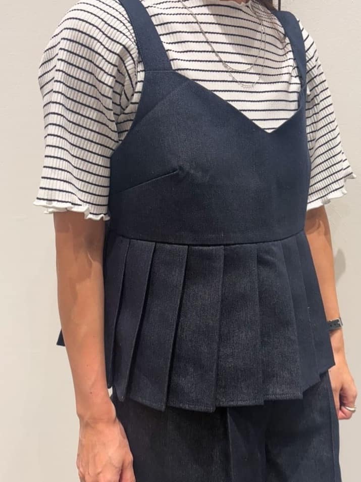 ＷＡさんの「grove｜【2点SET/体型カバー】夏から秋まで着まわせる！プリーツビスチェセットアップ」を使ったコーディネート