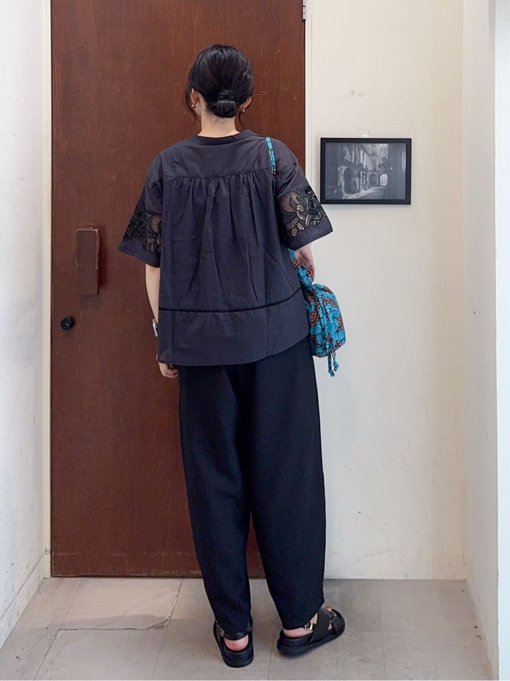 𝐇𝐢𝐫𝐨𝐦𝐢さんの「SHOO･LA･RUE｜【S-LL/6分袖】レースデザインで華やか見え お袖刺繍ブラウス」を使ったコーディネート