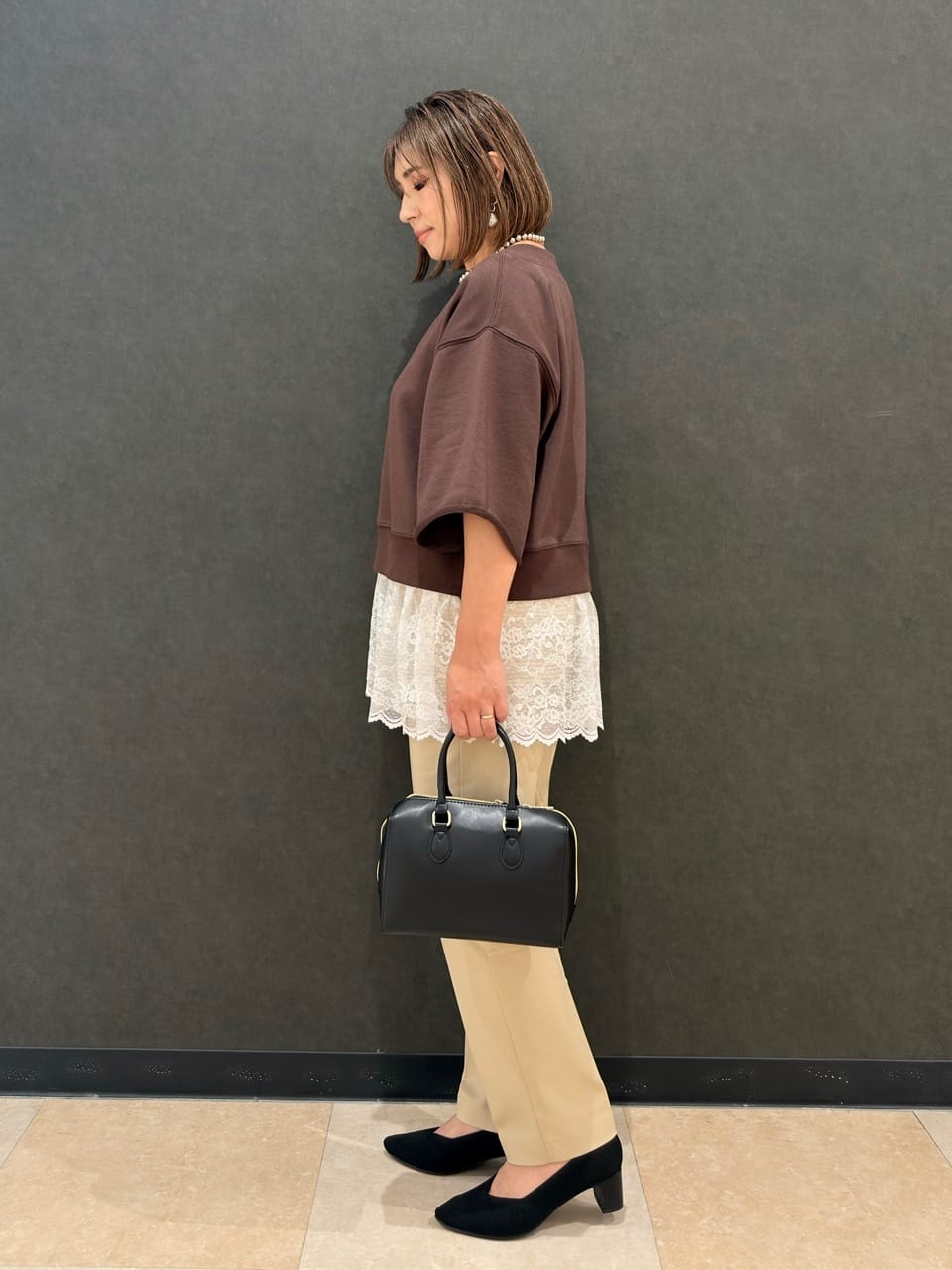 Megさんの「SHOO･LA･RUE｜【2点セット】ハーフスリーブミニ裏毛プルオーバー＆レースタンクトップセット」を使ったコーディネート