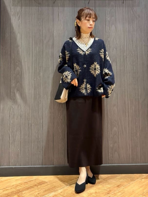 meiさんの「SHOO･LA･RUE｜羽織るだけでスタイリングの主役に 起毛柄カーディガン」を使ったコーディネート