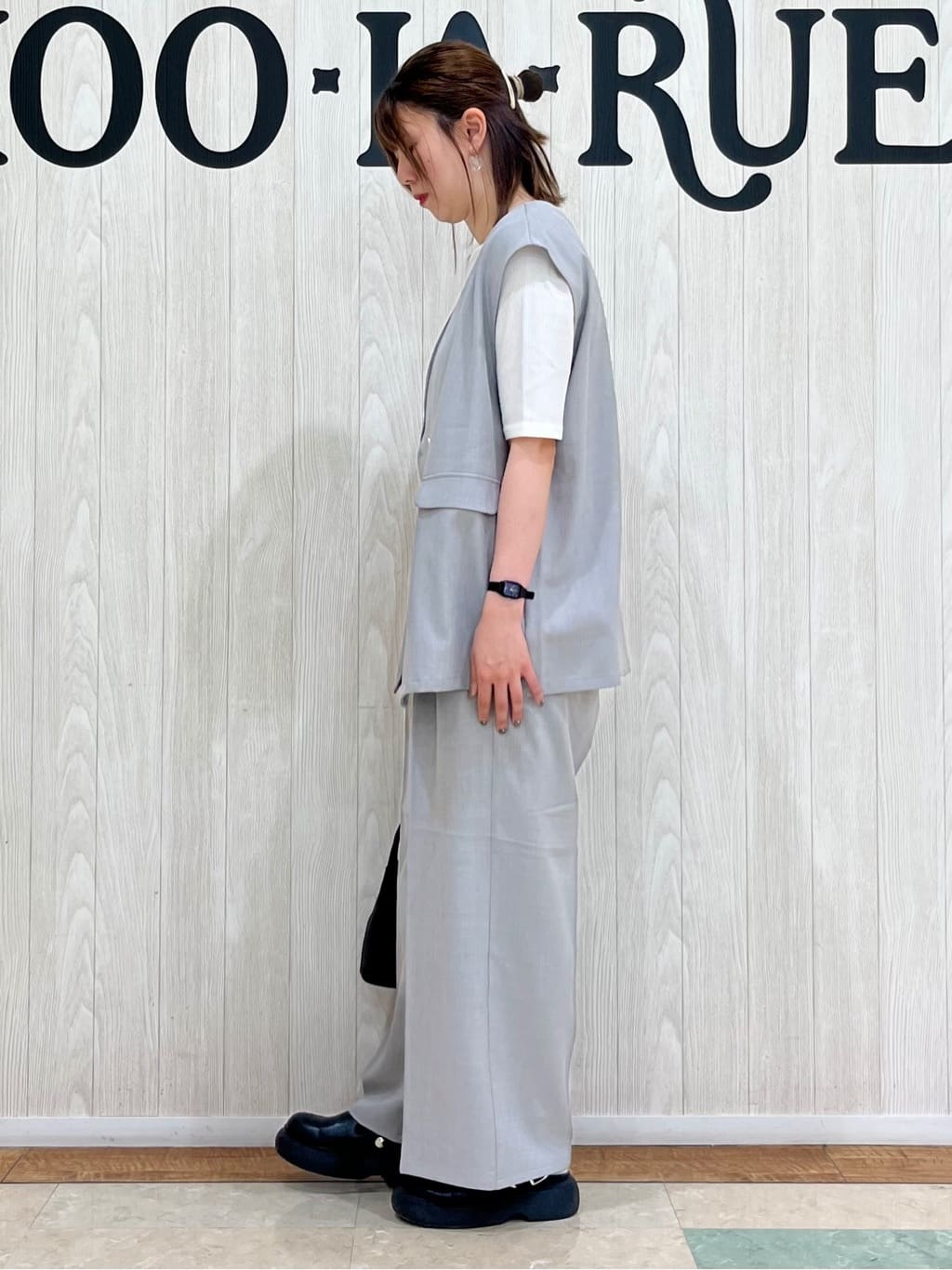 shiiさんの「SHOO･LA･RUE｜【S-LL/セットアップ可/洗濯後しわになりにくい】ダブルベスト」を使ったコーディネート